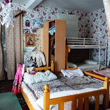 Lucia und ihre Geschwister schlafen auf engstem Raum in einem Zimmer - Concordia Sozialprojekte