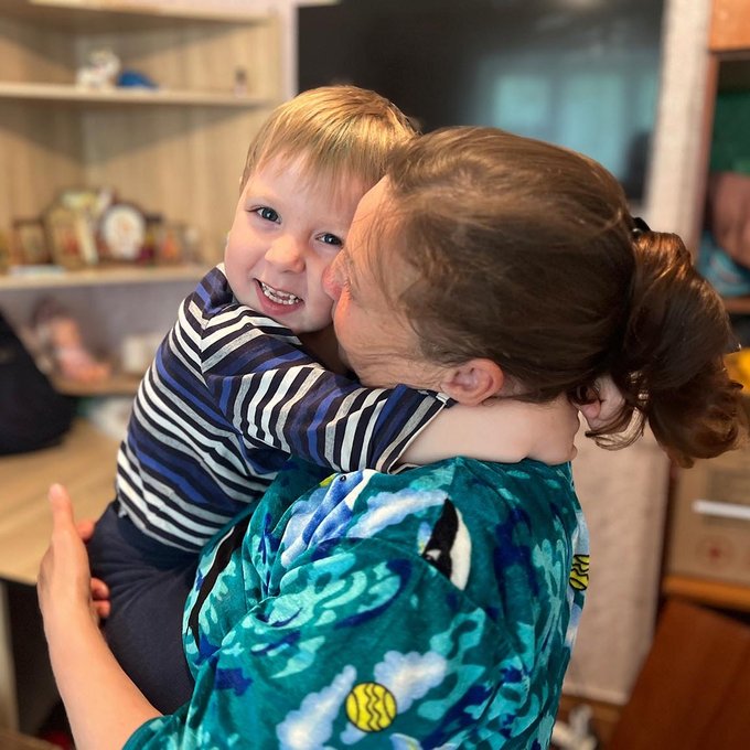 Aurel mit seiner Oma
