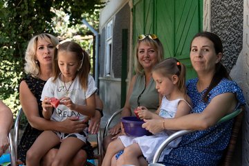 Mütter und Kinder aus Odessa die in Tudora bei CONCORDIA Zuflucht gefunden haben.