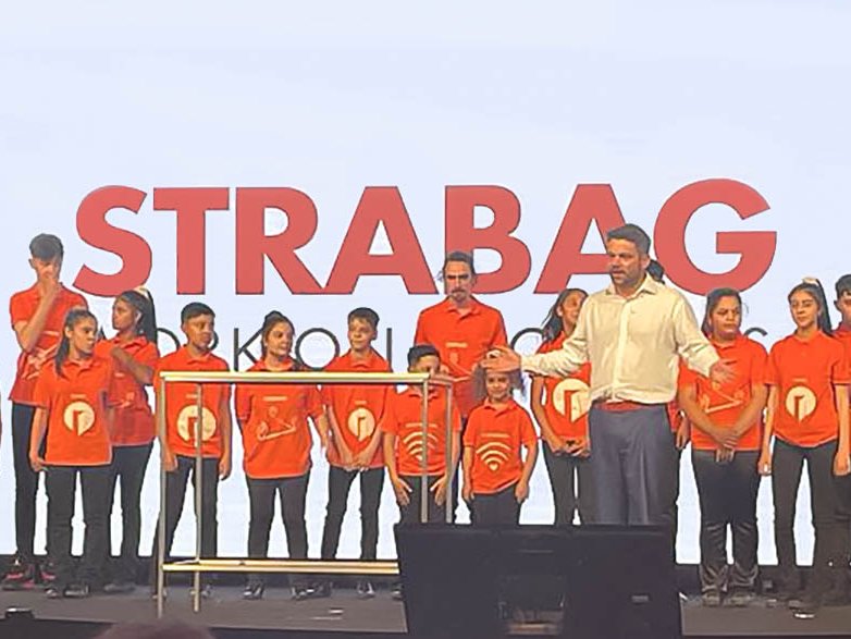 Klemens Haselsteiner together with CONCORDIA children and young people.