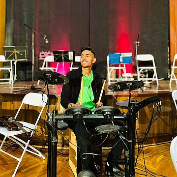 Labi in seinem Element: Beim Musizieren.