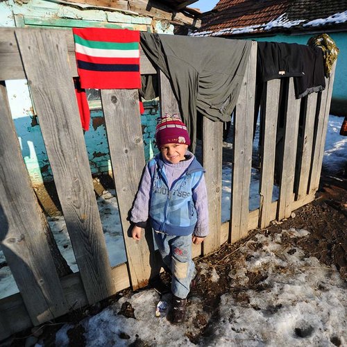 Little boy in the snow - CONCORDIA Social Projects