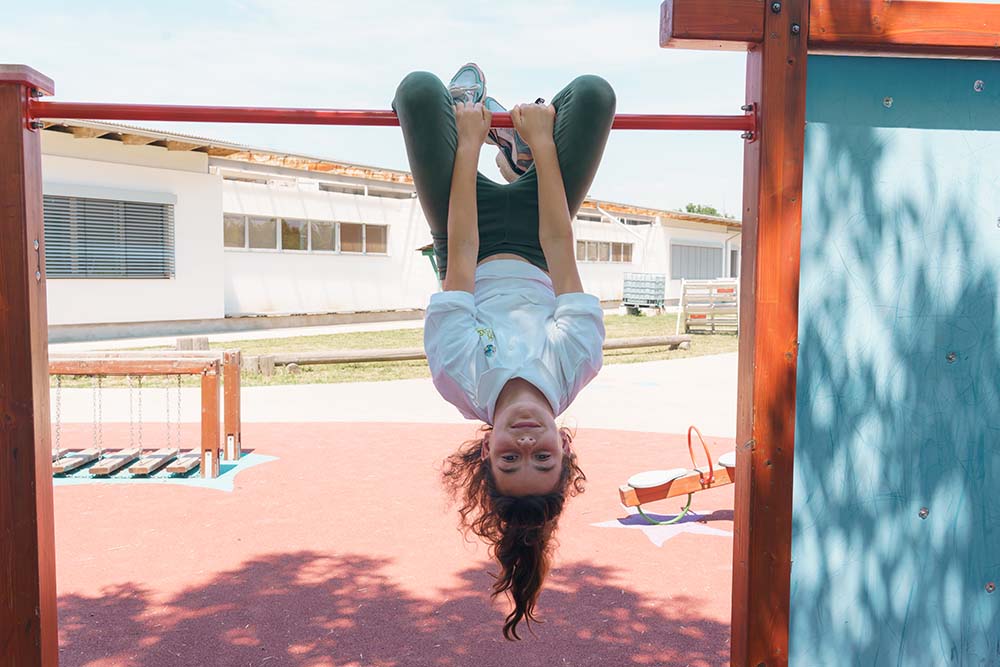 Alina am Spielplatz der Concordia Primarschule